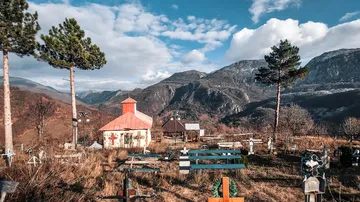 Valea Cernei, sursă nesecată de natură și drumeție!
